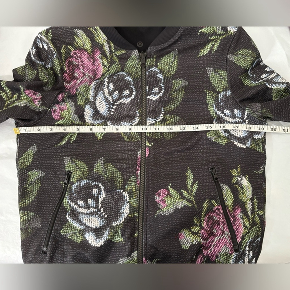 Lululemon | Party Bomb Jacket | Garden Party Smooth Silver Multi | Sz 6/8 | EUC - Picture 9 of 13